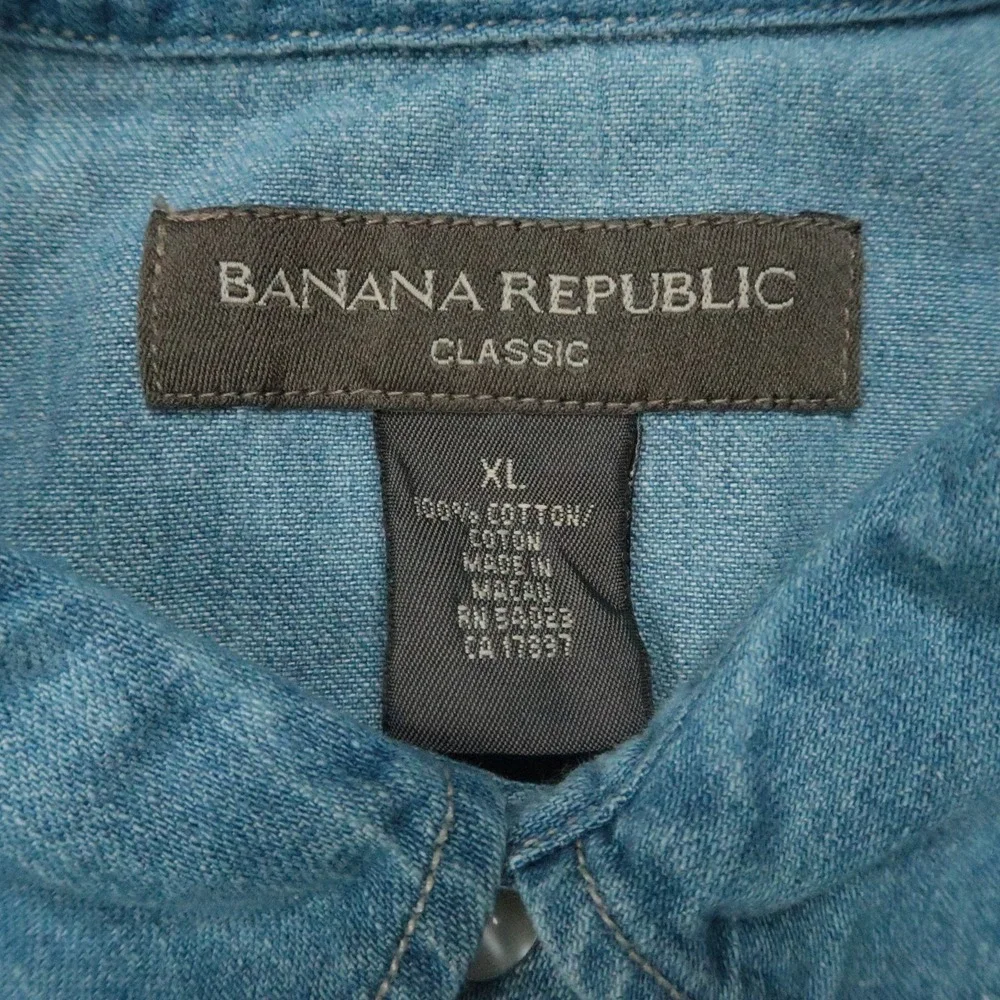 VINTAGE Banana Republic Shirt Mens XL Blue Pearl Snap Denim Long Sleeve Classic